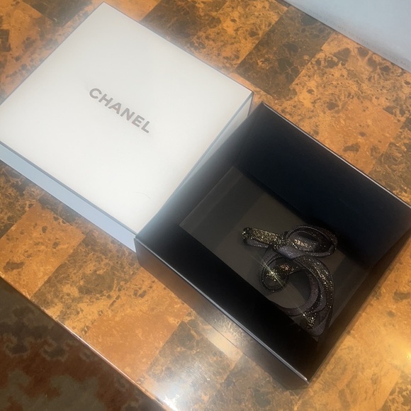 Chanel box bag and wrapping - Picture 8 of 10